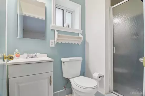 Bath - 3617 Fieldcrest Dr, Cincinnati, OH 45211 photo 2 of 3