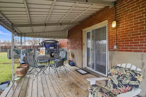 Exterior - 3617 Fieldcrest Dr, Cincinnati, OH 45211 photo 5 of 7
