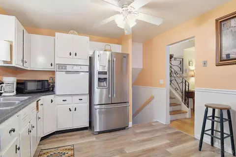 Kitchen - 3617 Fieldcrest Dr, Cincinnati, OH 45211 photo 3 of 3