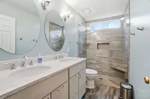 Bath - 789 Dorgene Ln, Cincinnati, OH 45244 photo 7 of 12