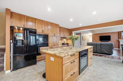 Kitchen - 789 Dorgene Ln, Cincinnati, OH 45244 photo 7 of 11
