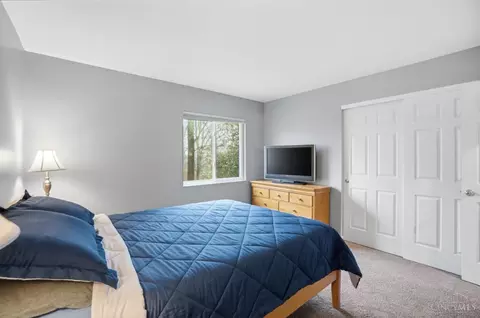 Bedroom - 789 Dorgene Ln, Cincinnati, OH 45244 photo 6 of 7