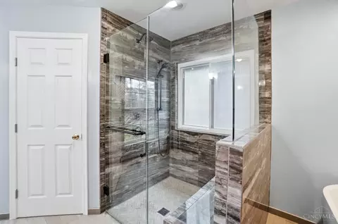 Bath - 789 Dorgene Ln, Cincinnati, OH 45244 photo 5 of 12