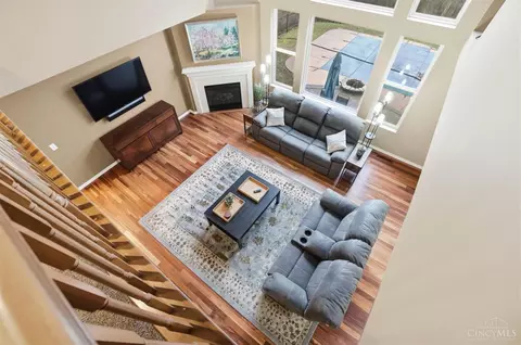 Living - 789 Dorgene Ln, Cincinnati, OH 45244 photo 5 of 6