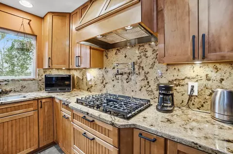 Kitchen - 789 Dorgene Ln, Cincinnati, OH 45244 photo 5 of 11