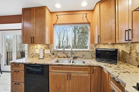 Kitchen - 789 Dorgene Ln, Cincinnati, OH 45244 photo 6 of 11