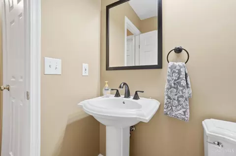 Bath - 789 Dorgene Ln, Cincinnati, OH 45244 photo 1 of 12