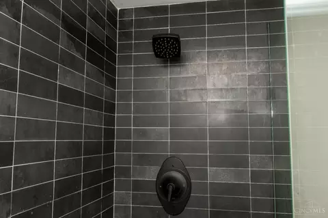 Bath - 419 Thirteenth St, Cincinnati, OH 45202 photo 3 of 10