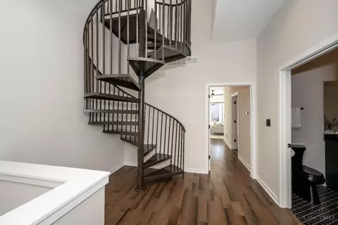 Entry Way - 419 Thirteenth St, Cincinnati, OH 45202 photo 4 of 4