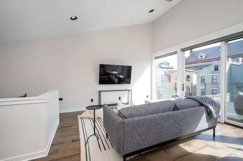 Living - 419 Thirteenth St, Cincinnati, OH 45202 photo 8 of 9