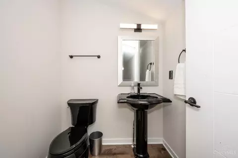 Bath - 419 Thirteenth St, Cincinnati, OH 45202 photo 10 of 10