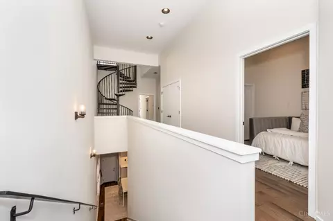 Entry Way - 419 Thirteenth St, Cincinnati, OH 45202 photo 3 of 4