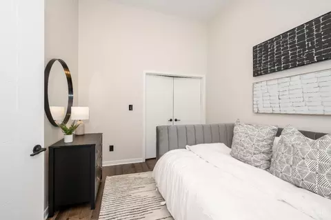 Bedroom - 419 Thirteenth St, Cincinnati, OH 45202 photo 6 of 12