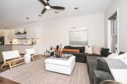 Living - 419 Thirteenth St, Cincinnati, OH 45202 photo 3 of 9