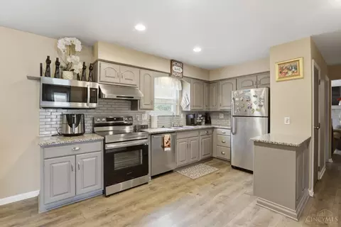 Kitchen - 1006 Hearthstone Dr, Cincinnati, OH 45231 photo 3 of 3