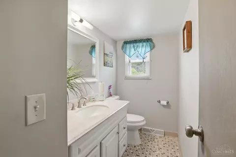 Bath - 1006 Hearthstone Dr, Cincinnati, OH 45231 photo 1 of 4
