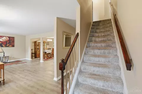 Entry Way - 1006 Hearthstone Dr, Cincinnati, OH 45231 photo 1 of 2