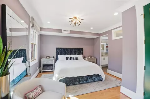 Bedroom - 1338 Spring St, Cincinnati, OH 45202 photo 1 of 5