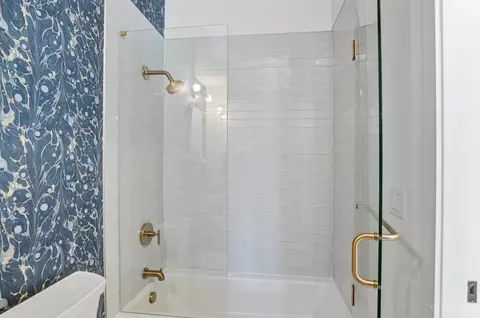 Bath - 1338 Spring St, Cincinnati, OH 45202 photo 5 of 5