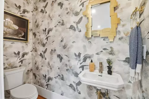 Bath - 1338 Spring St, Cincinnati, OH 45202 photo 1 of 5