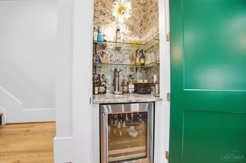 Entry Way - 1338 Spring St, Cincinnati, OH 45202 photo 2 of 3