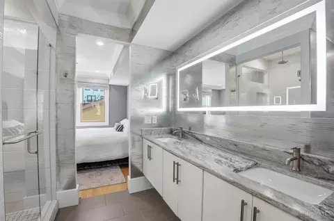 Bath - 1338 Spring St, Cincinnati, OH 45202 photo 2 of 5