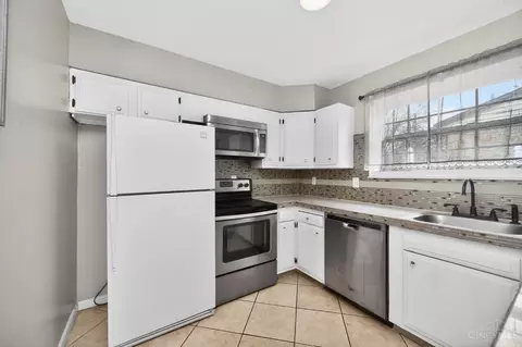 Kitchen - 11839 Hamlet Rd, Forest Park, OH 45240 photo 2 of 3