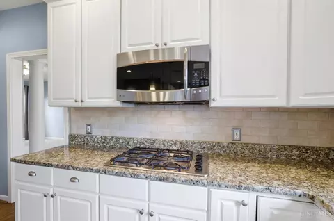Kitchen - 6803 Haven Ct, Mason, OH 45040 photo 5 of 7