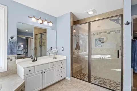 Bath - 6803 Haven Ct, Mason, OH 45040 photo 6 of 13