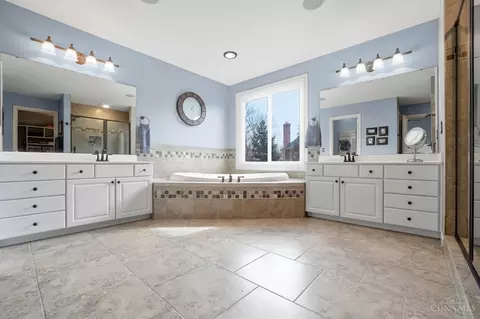 Bath - 6803 Haven Ct, Mason, OH 45040 photo 2 of 13
