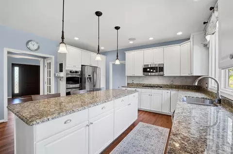 Kitchen - 6803 Haven Ct, Mason, OH 45040 photo 4 of 7