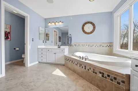 Bath - 6803 Haven Ct, Mason, OH 45040 photo 4 of 13