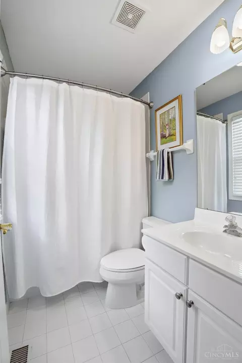 Bath - 6803 Haven Ct, Mason, OH 45040 photo 8 of 13