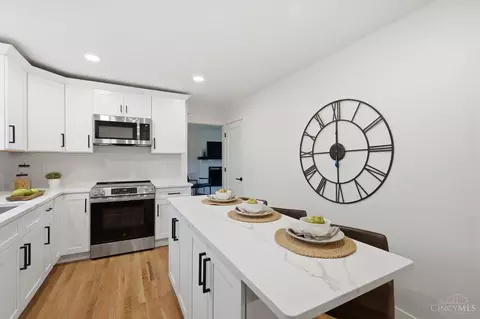 Kitchen - 1676 Laval Dr, Cincinnati, OH 45255 photo 3 of 7