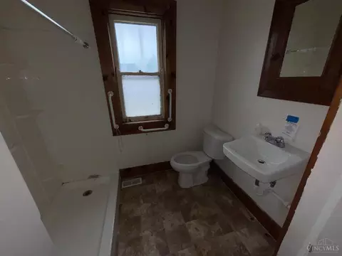 Bath - 3339 Spokane Ave, Cincinnati, OH 45207 photo 6 of 6