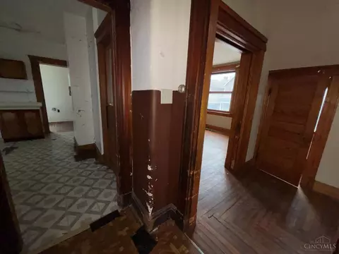 Entry Way - 3339 Spokane Ave, Cincinnati, OH 45207 photo 2 of 9