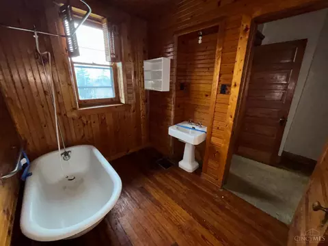 Bath - 3339 Spokane Ave, Cincinnati, OH 45207 photo 2 of 6