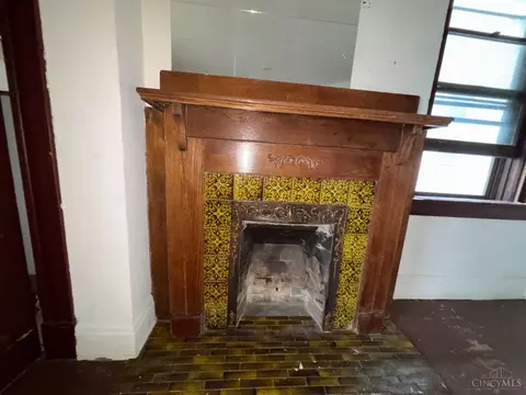 Living - 3339 Spokane Ave, Cincinnati, OH 45207 photo 2 of 5