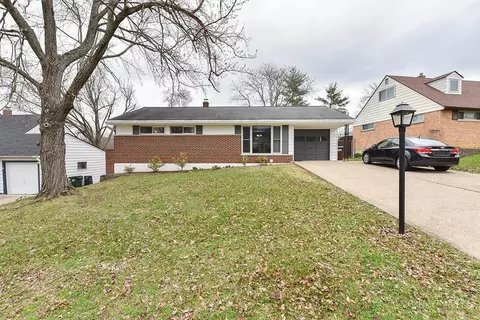 16 Japonica Dr, Greenhills, OH 45218