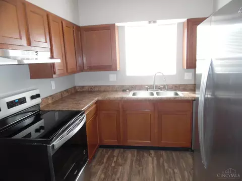 Kitchen - 751 Springvale Dr, Hamilton, OH 45013 photo 1 of 5