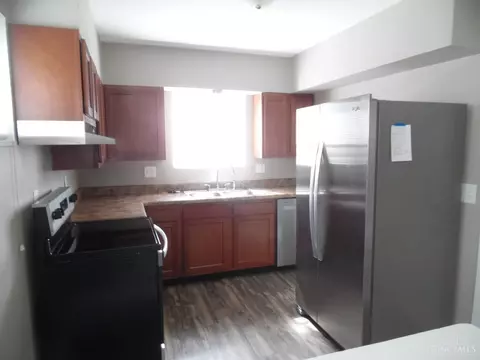 Kitchen - 751 Springvale Dr, Hamilton, OH 45013 photo 5 of 5
