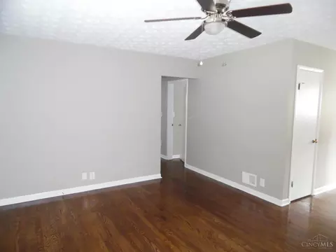 Living - 751 Springvale Dr, Hamilton, OH 45013 photo 2 of 2
