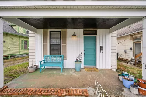 Exterior - 306 Main St, Mason, OH 45040 photo 3 of 11