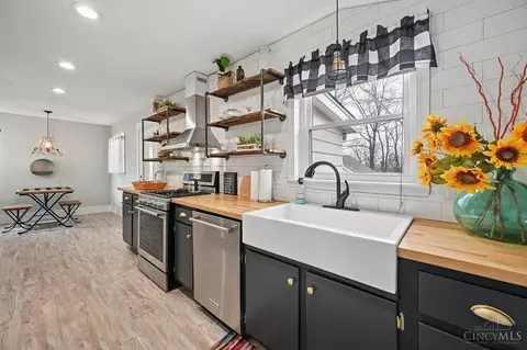 Kitchen - 306 Main St, Mason, OH 45040 photo 2 of 3