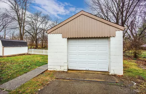 Exterior - 2192 Pinney Ln, Cincinnati, OH 45231 photo 3 of 7