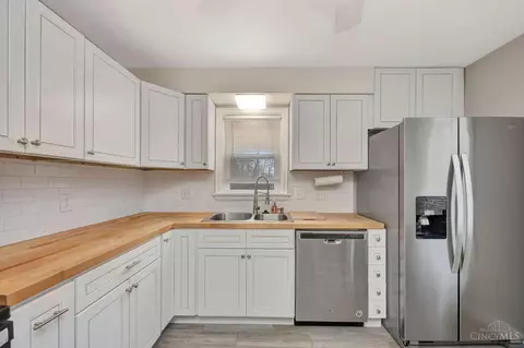 Kitchen - 2192 Pinney Ln, Cincinnati, OH 45231 photo 3 of 4