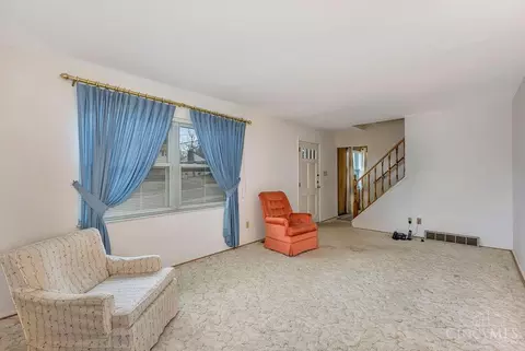 9369 Ranchill Dr, Cincinnati, OH 45231 photo 4