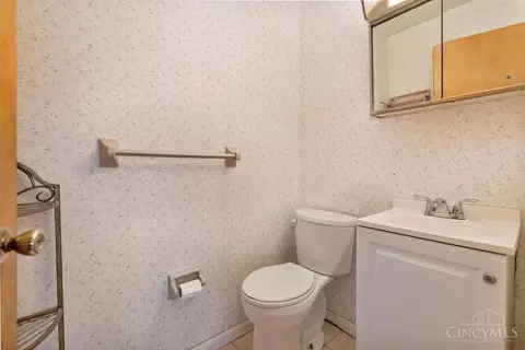 9369 Ranchill Dr, Cincinnati, OH 45231 photo 15