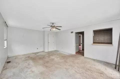 Living - 1659 Devils Backbone Rd, Cincinnati, OH 45233 photo 7 of 9