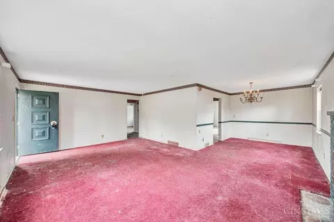 Living - 1659 Devils Backbone Rd, Cincinnati, OH 45233 photo 4 of 9